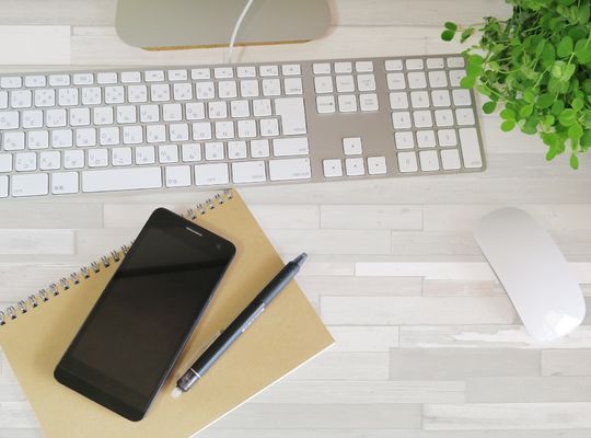 スマートフォンとパソコン